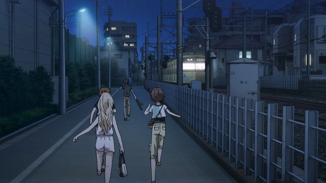 大家一起奔跑的场景