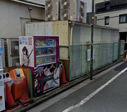 キャラクターが描かれた自動販売機