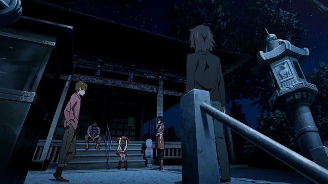 夜の寺境内