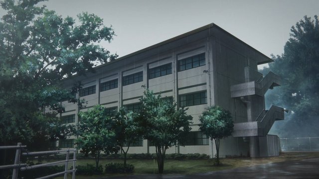 雨の校舎の角