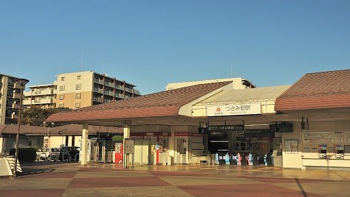 Cycling silhouette in front of Tsukimino Station