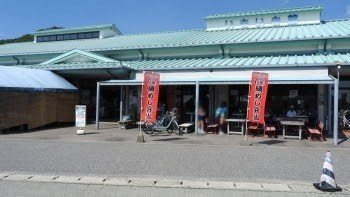 Bicycle scene at a roadside facility