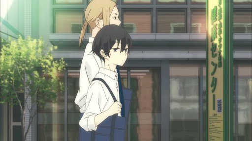 健診センター前のけだるい足取り