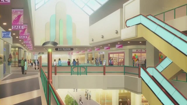 Meeting point in front of a large shopping mall