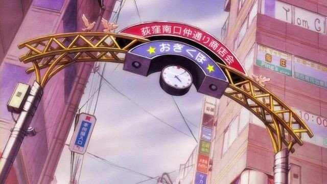 アーケードの下で