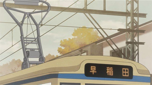 赤い電車が踏切を通過