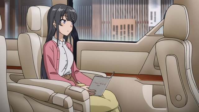 箔座ひかり蔵の前