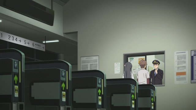 Sakuta stops Mai at the ticket gate