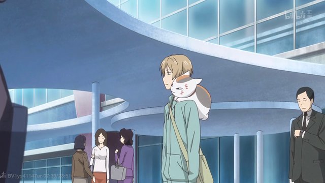 The platform where Natsume and Nyanko-sensei wait