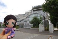 《雪之少女》学校正门场景
