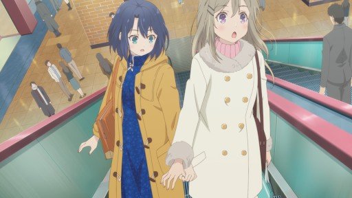 安達としまむら エスカレーター前