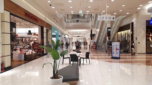 Large suburban shopping center