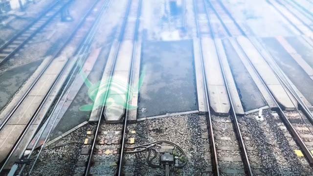 囲桃園跨線橋上
