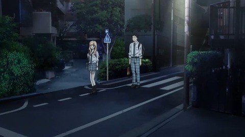铁路高架下的十字路口