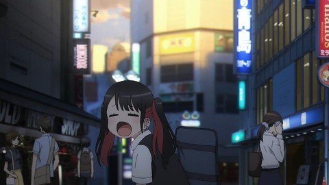 夜のゲームセンターの外