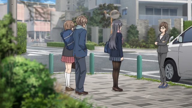 In front of apartment building where Sakuta and Kaede walk