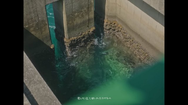 葉山港防波堤赤灯台