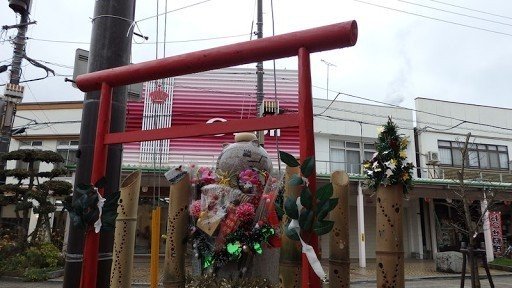 Momoneko-sama Shrine