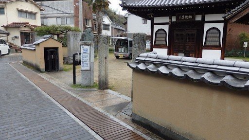 Steps in front of the Jizo Hall