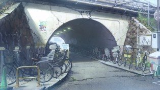 高架下自行车停车场